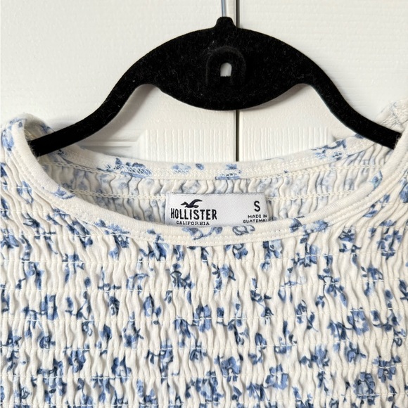 Hollister Cropped White Smocked Short Sleeve Top Blue Floral Summer Lettuce Hem - Picture 2 of 7